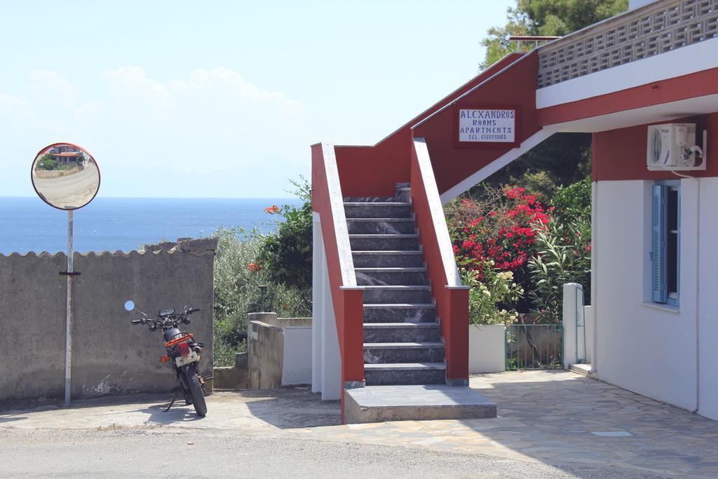 Αlexandros Apartment Votsi  Екстер'єр фото